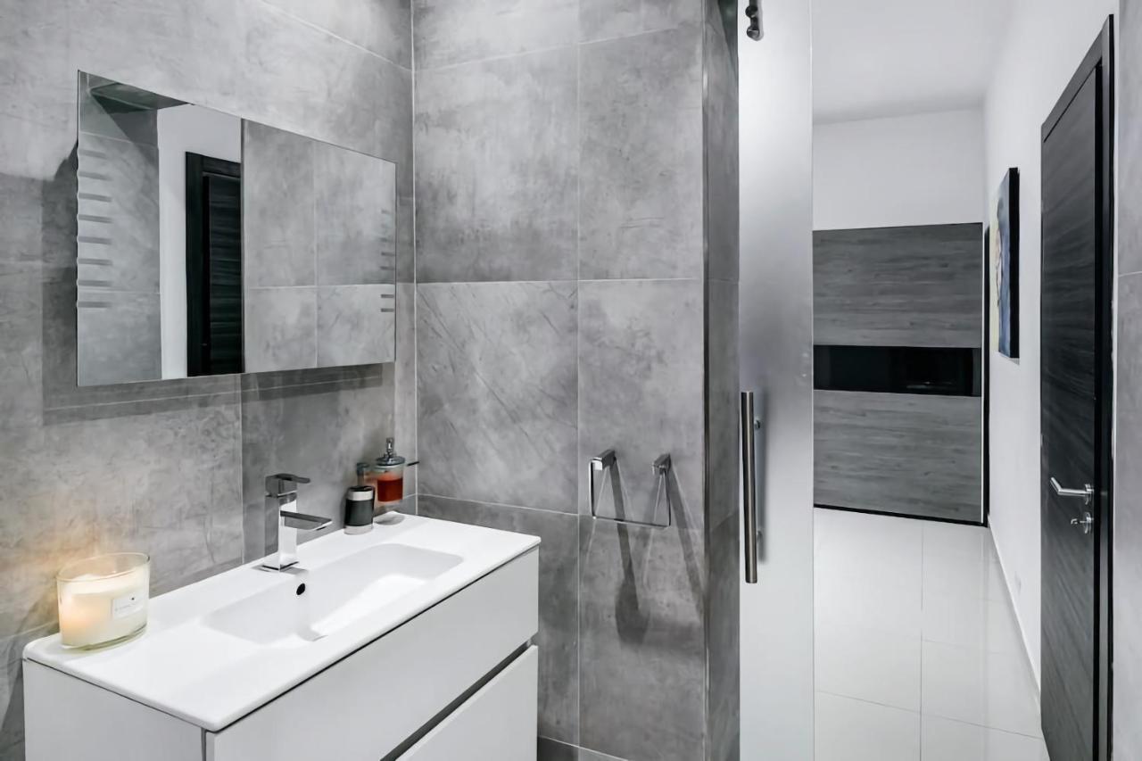 Award Winning Apartment St Julians سانت جوليان المظهر الخارجي الصورة